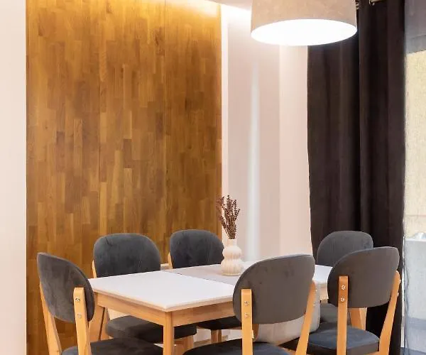 Exclusive 2 Bedrooms Apartment *