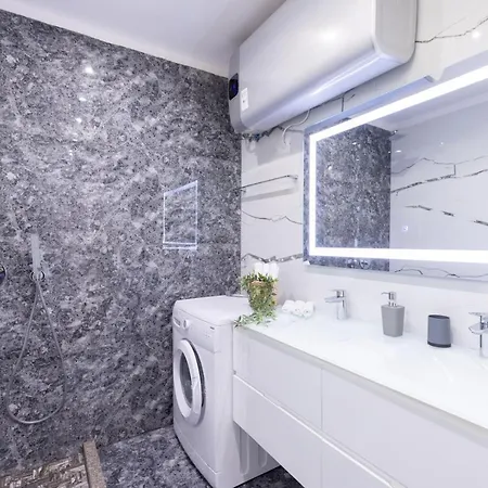 Exclusive 2 Bedrooms Apartment