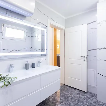 Exclusive 2 Bedrooms