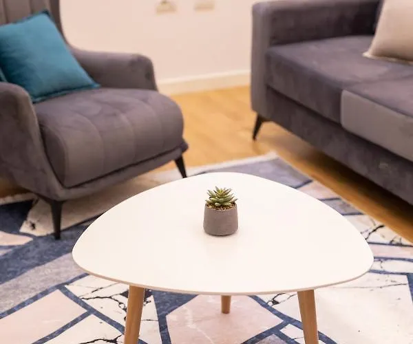 Exclusive 2 Bedrooms Apartmán Tirana